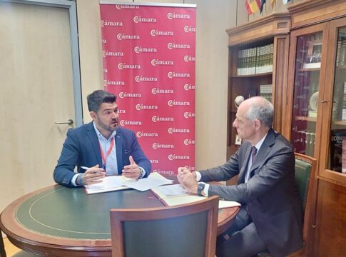 La Cámara y la International Maritime Business School cooperan para fomentar la formación marítima online