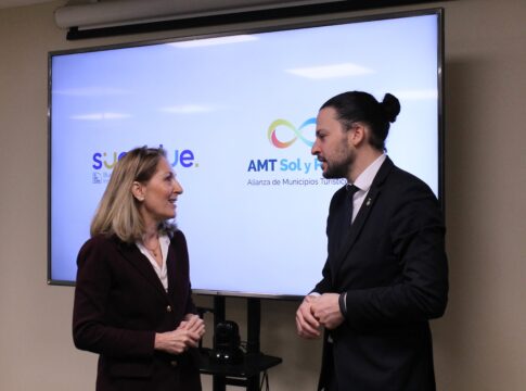 Los municipios turísticos de la AMT participan en el congreso SUN&BLUE para compartir su experiencia en digitalización y sostenibilidad