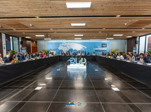 Canarias también eleva a la Comisión de Islas su estrategia para limitar la compra de viviendas a no residentes