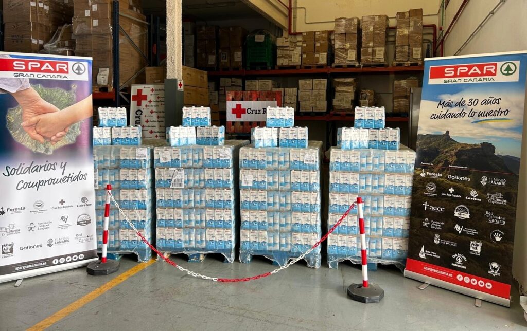 SPAR Gran Canaria dona más de 4.000 litros de leche a Cruz Roja para familias vulnerables