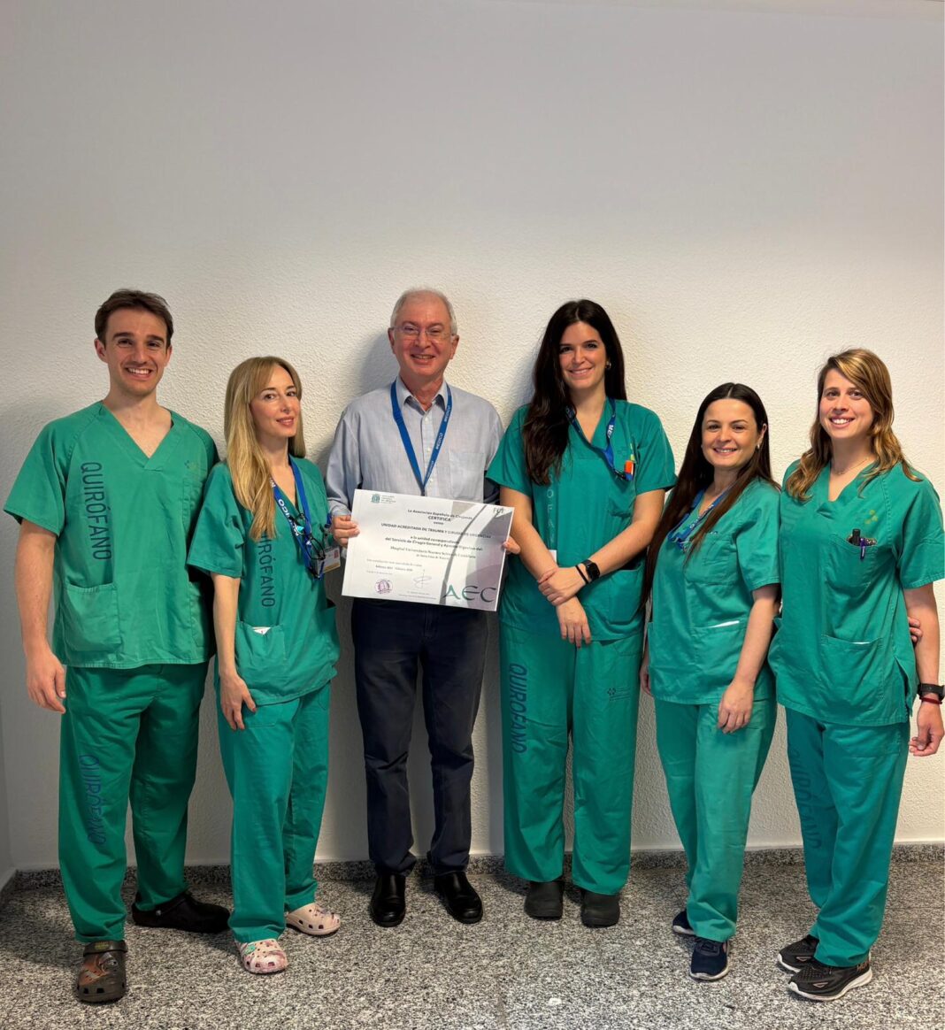 Las unidades de Trauma y Cirugía de Urgencias de los Hospitales Universitario Nuestra Señora de la Candelaria y Universitario de Canarias reciben la acreditación de la Asociación Española de Cirujanos
