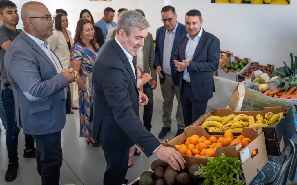 El presidente Clavijo destaca el “éxito” de los ecocomedores que llegan ya a 24.000 alumnos canarios