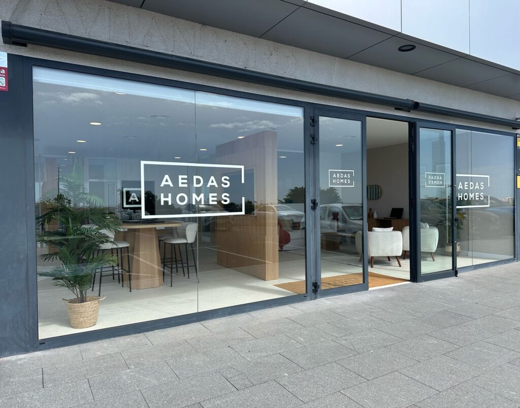 AEDAS Homes abre una innovadora oficina de ventas en Costa Adeje con una sala 360o de realidad virtual