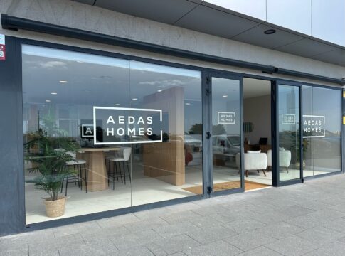 AEDAS Homes abre una innovadora oficina de ventas en Costa Adeje con una sala 360o de realidad virtual