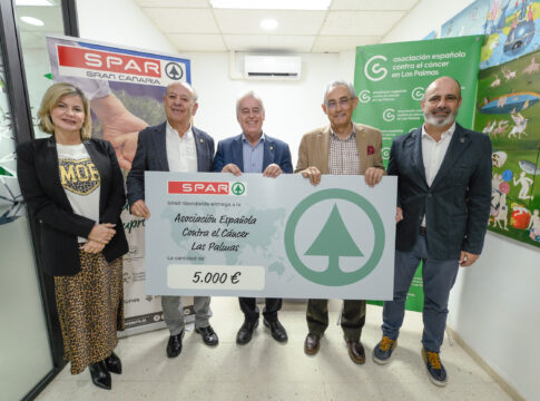 SPAR dona 5.000 euros a la Asociación Española Contra el Cáncer