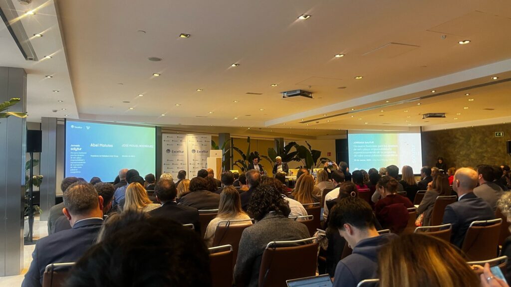 Los municipios turísticos refuerzan su compromiso con el turismo sostenible en la jornada SolyTUR de Exceltur