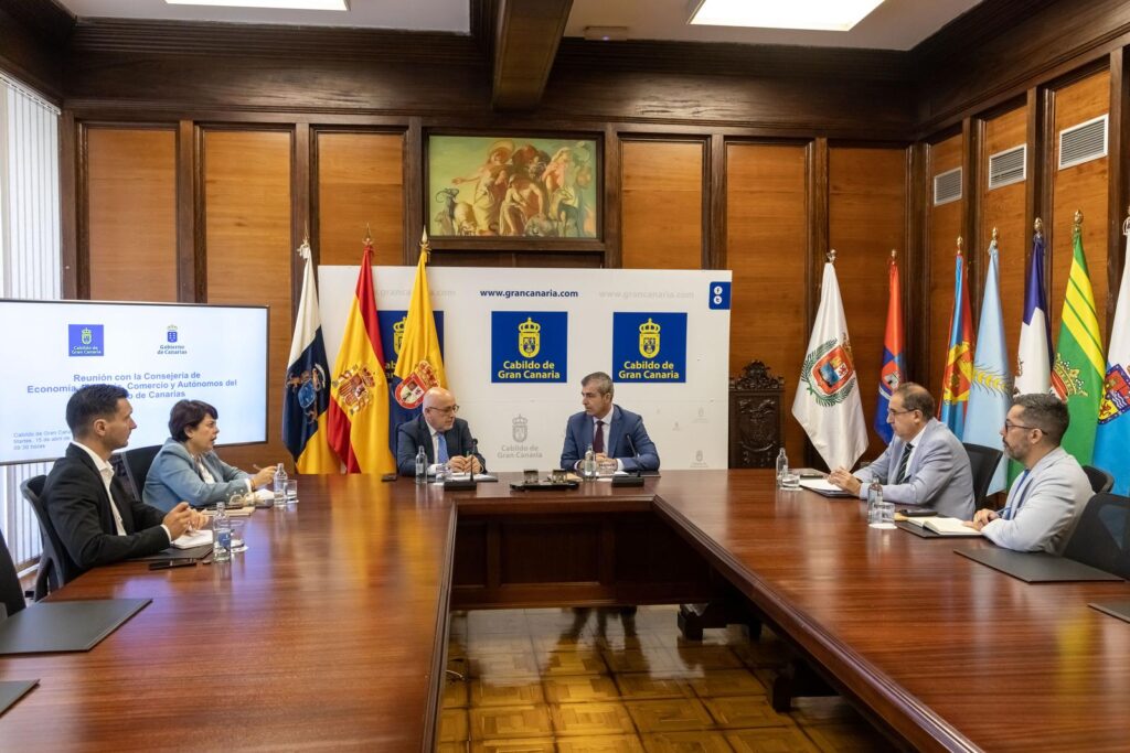 Manuel Domínguez señala a la artesanía, el comercio y la industria de la moda como sectores emergentes para el desarrollo económico de Gran Canaria