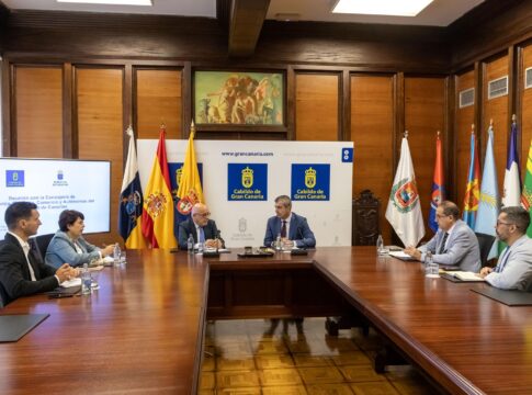 Manuel Domínguez señala a la artesanía, el comercio y la industria de la moda como sectores emergentes para el desarrollo económico de Gran Canaria