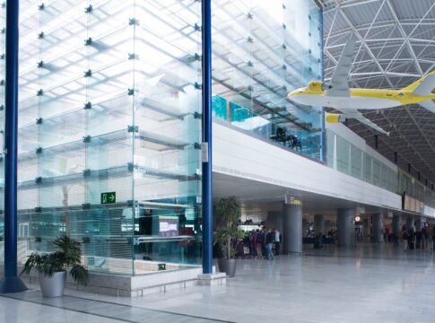 Turismo coordinó el realojo de 1.000 turistas afectados por la cancelación de vuelos