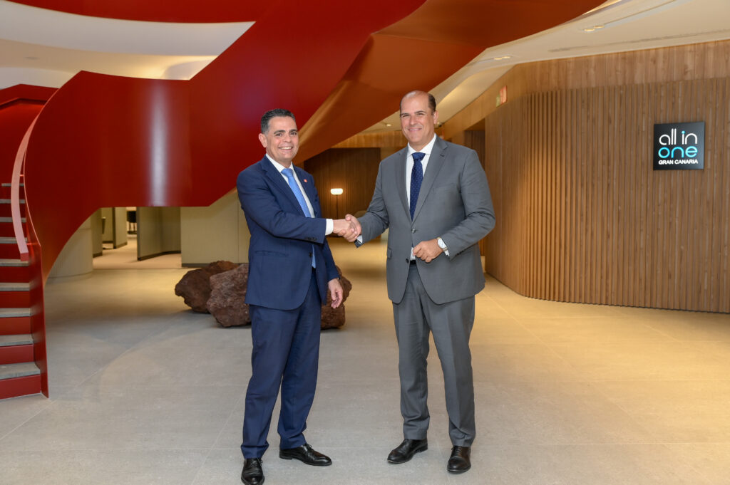 CaixaBank y el Colegio de Economistas de Las Palmas suscriben una alianza para fortalecer las sinergias entre ambas entidades