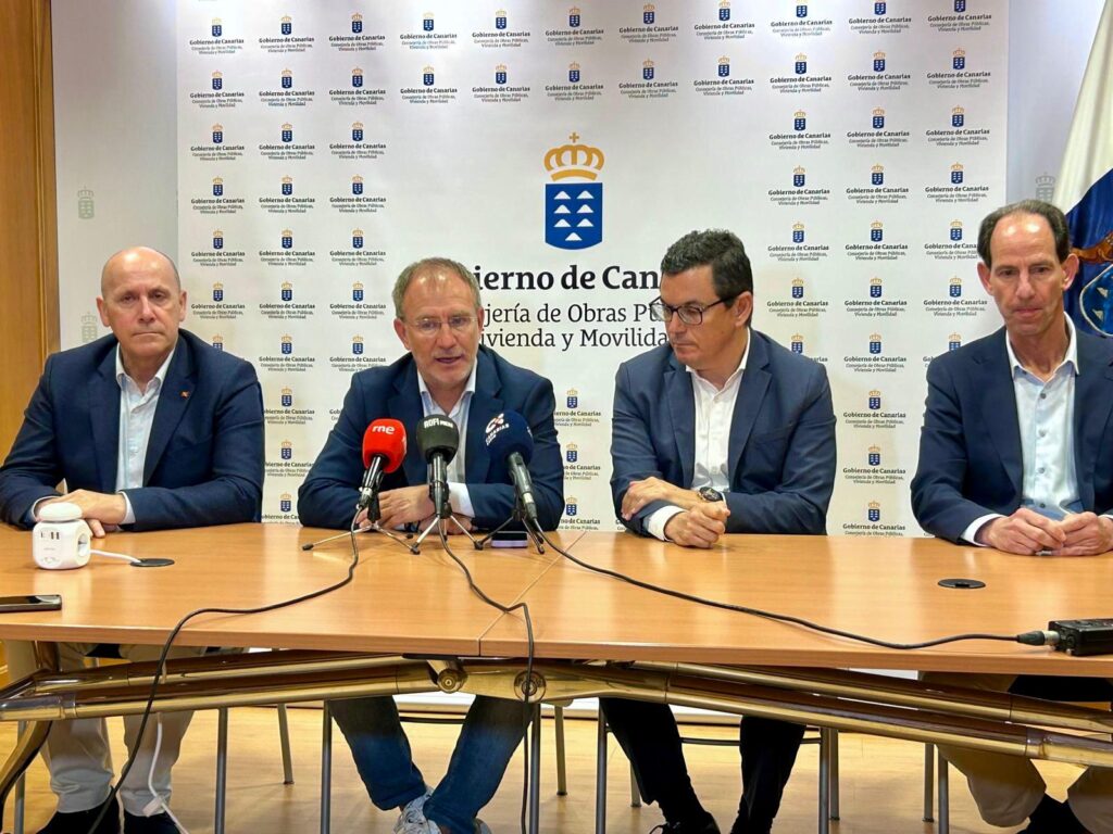 El Gobierno de Canarias y el Cabildo de La Palma coordinan el refuerzo del transporte de mercancías en la isla