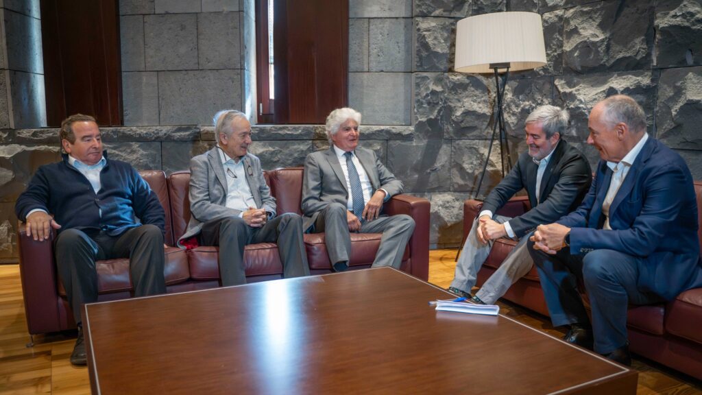 El presidente de Canarias mantiene un encuentro con la Asociación Canaria para el Progreso de la Macaronesia