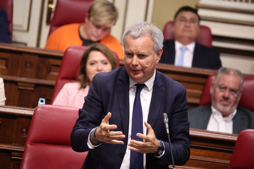 Franquis acusa a Clavijo de “generar confusión y enredo” y de no contar con liderazgo político para la implantación del impuesto turístico en Canarias