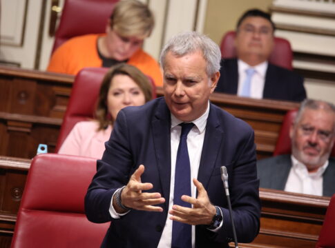 Franquis acusa a Clavijo de “generar confusión y enredo” y de no contar con liderazgo político para la implantación del impuesto turístico en Canarias