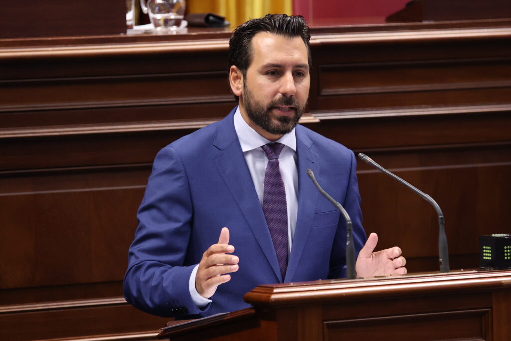 El PSOE reclama una mesa de negociación con todas las fuerzas políticas para implantar un impuesto turístico en Canarias