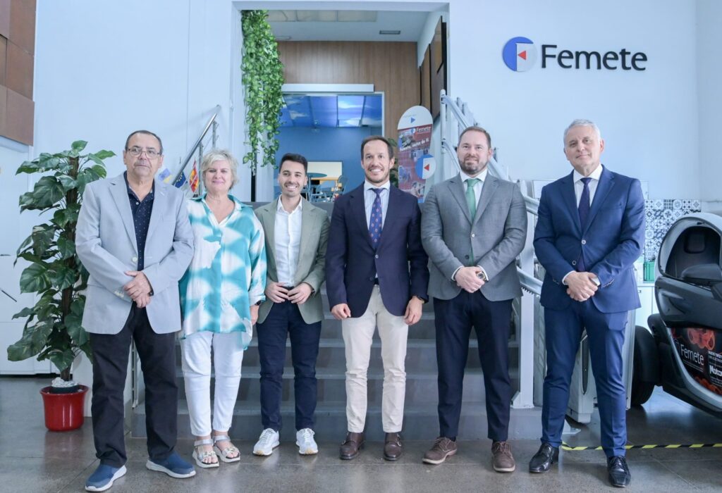 Transición informa al sector empresarial de las ayudas al autoconsumo, comunidades energéticas y descarbonización