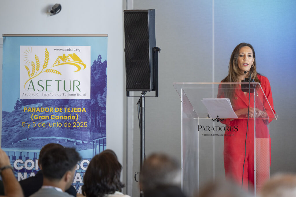Jéssica de León anuncia la elaboración de un estudio sobre el impacto del turismo rural en Canarias