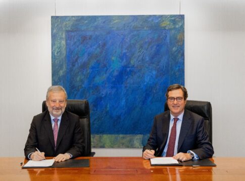 CaixaBank y CEOE intensifican su compromiso con el crecimiento empresarial y lanzan una línea de financiación de 45.000 millones