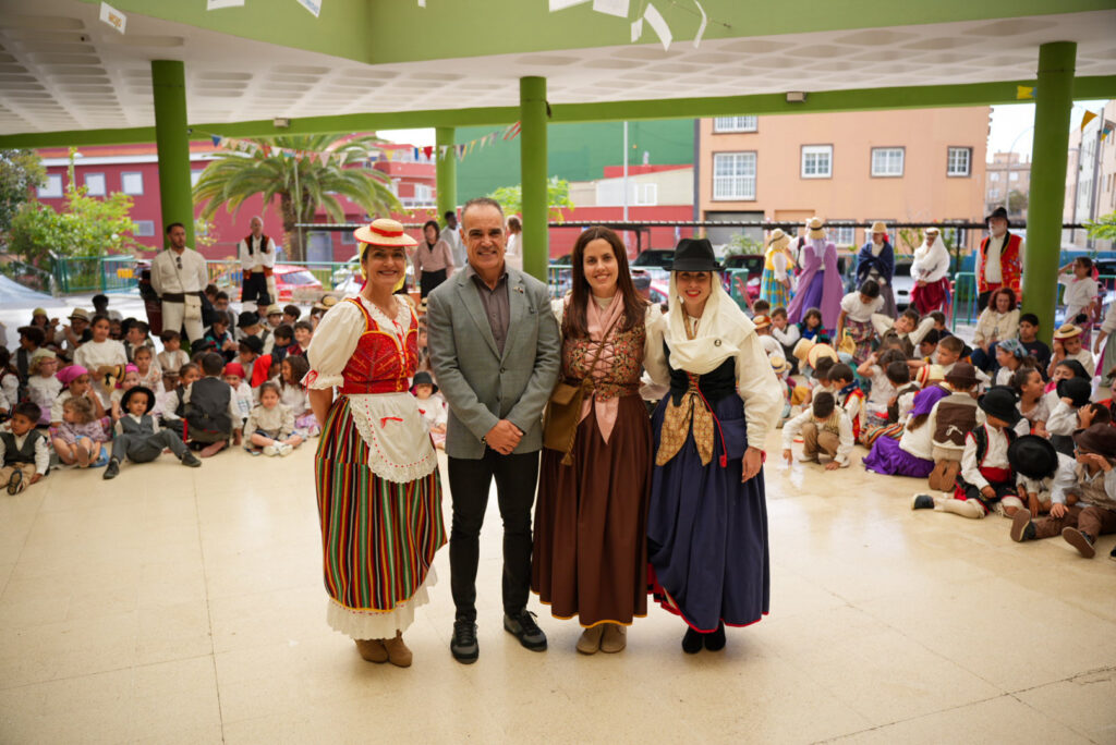 El REF centra los actos escolares del Día de Canarias en La Laguna con drones, canciones, cuentos, juegos y romería