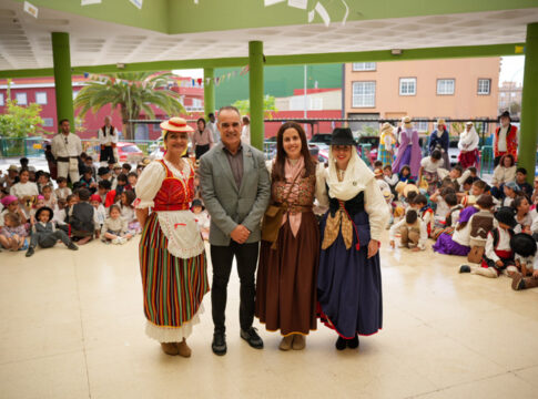 El REF centra los actos escolares del Día de Canarias en La Laguna con drones, canciones, cuentos, juegos y romería