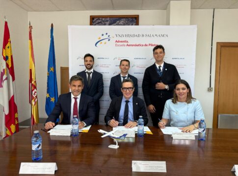Canaryfly y Adventia firman un acuerdo para impulsar la incorporación de nuevos pilotos formados en la Universidad de Salamanca
