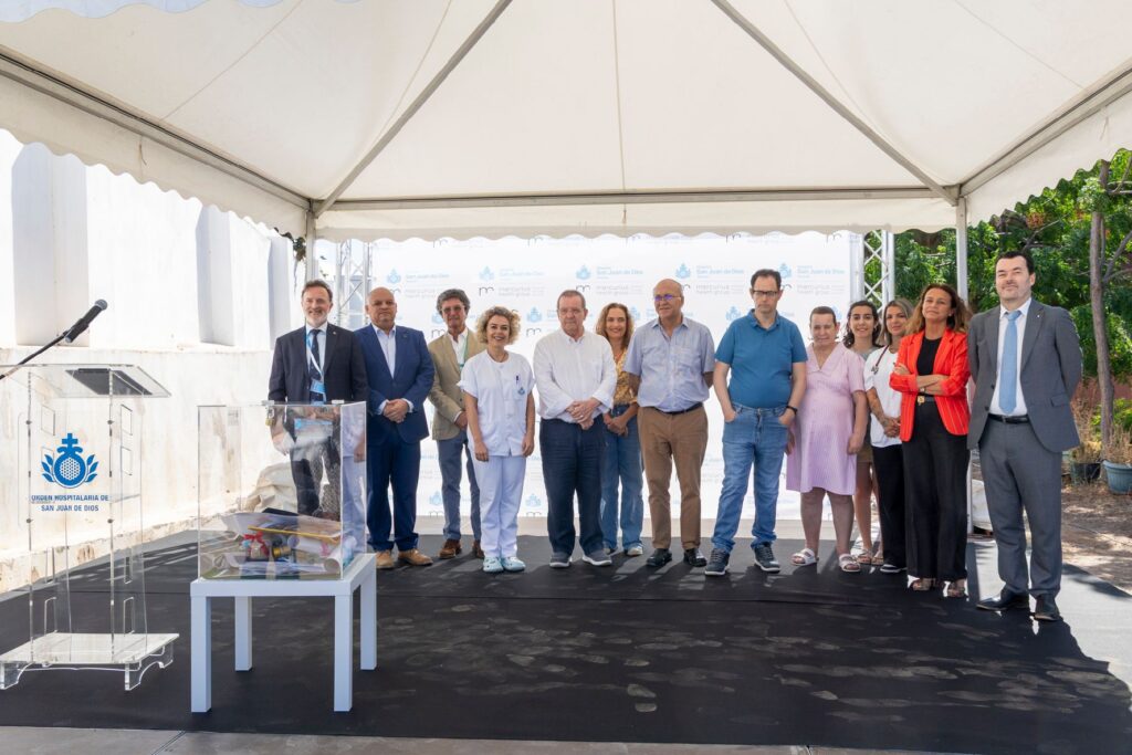 El Hospital San Juan de Dios de Tenerife coloca la primera piedra del edificio de Oncología Integral y Consultas Multiespecialidades