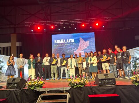 El Ayuntamiento de Breña Alta distingue en una gala emocionante a  personas que han dejado huella en el municipio