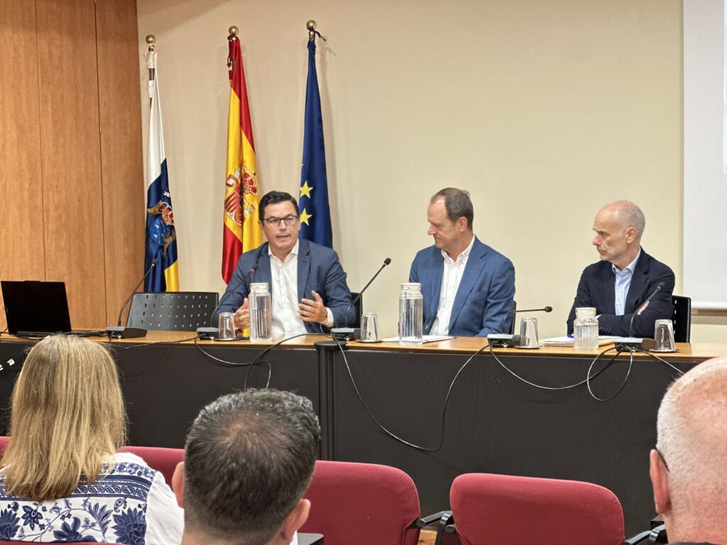 La Consejería analiza con la FECAM el decreto ley para agilizar licencias y facilitar la construcción de viviendas