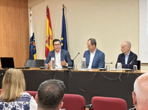 La Consejería analiza con la FECAM el decreto ley para agilizar licencias y facilitar la construcción de viviendas