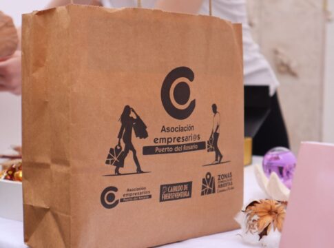 La IV Feria de Oportunidades llena de vida el corazón de la capital majorera