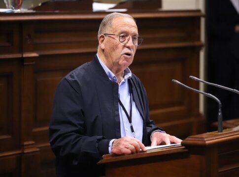 La comisión promotora de la Ley de Volcanes expresa su preocupación por la falta de consenso y la lentitud del Parlamento, tras un año de iniciada su tramitación