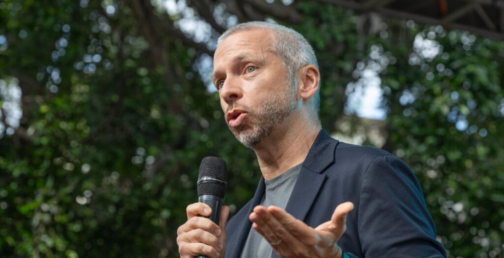 Óliver González: “No queremos ser un mero gestor de subvenciones, queremos acompañar y comprometernos con los proyectos siendo parte de ellos”