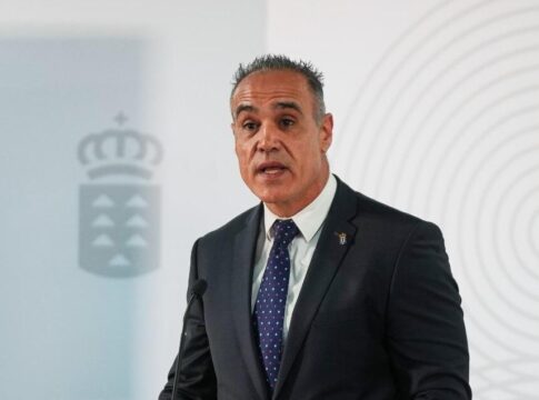 30.000 docentes de Canarias tienen ya a su disposición el nuevo material didáctico para llevar el REF a las aulas
