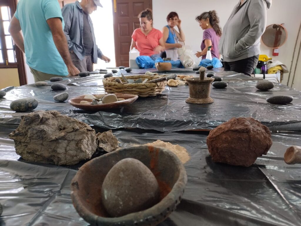 El Cabildo de Fuerteventura impulsa la formación en oficios tradicionales con un taller de alfarería aborigen