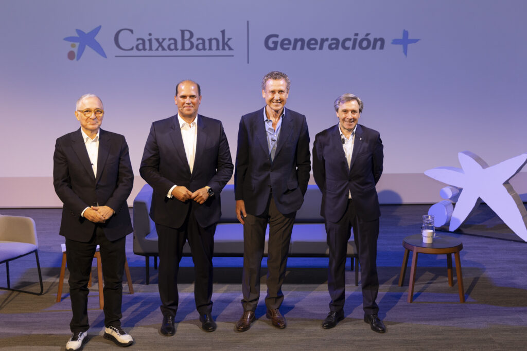 Javier Sardà y Jorge Valdano comparten en Tenerife su visión sobre la superación en la madurez en un coloquio organizado por CaixaBank