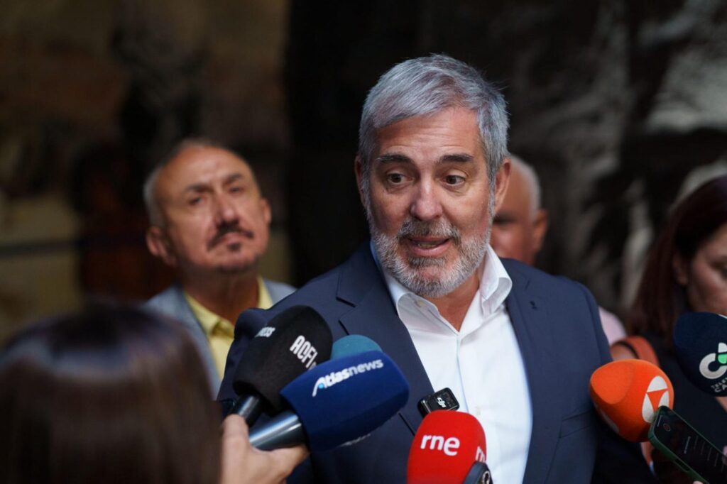 Clavijo reclama máxima celeridad en el reparto de menores tras solicitar Canarias la contingencia migratoria extraordinaria