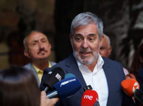 Clavijo reclama máxima celeridad en el reparto de menores tras solicitar Canarias la contingencia migratoria extraordinaria