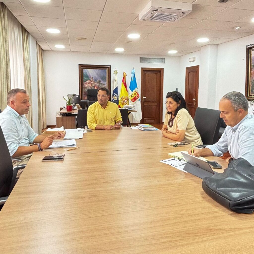 Ayuntamiento de Los Realejos y TITSA promueven la mejora de varias líneas de guaguas en el municipio
