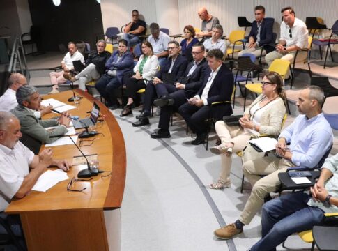El Gobierno reúne a productores, importadores y supermercados para impulsar la comercialización de papa local