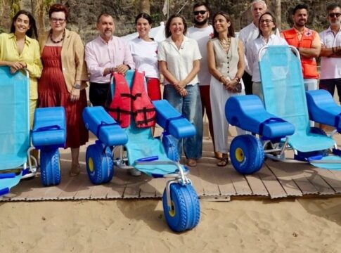 Santa Cruz refuerza su Servicio de Baño Adaptado con cinco nuevas sillas anfibias
