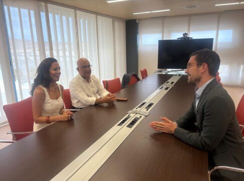 El acuerdo Canarias-Airbnb firmado en abril elimina diez mil alojamientos turísticos irregulares de la plataforma