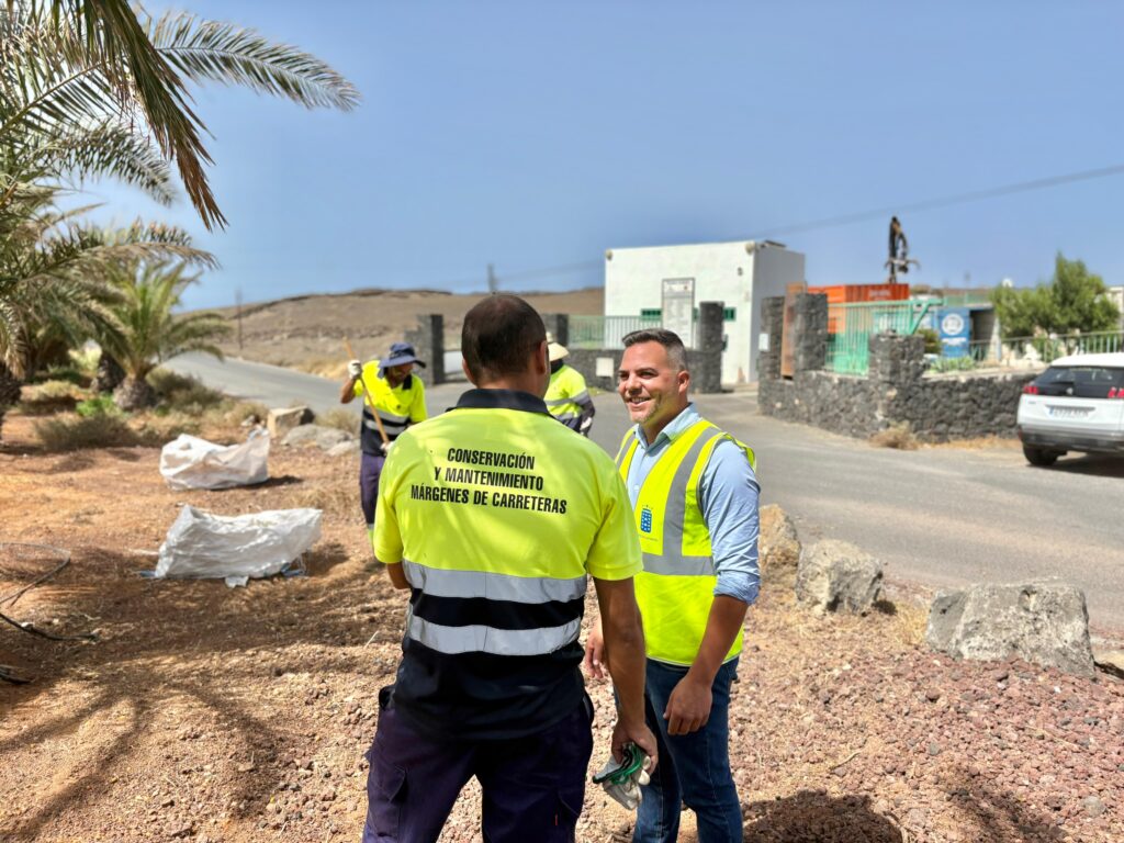 El Cabildo de Lanzarote retira casi 700.000 kilos de residuos biodegradables en lo que va de año en las carreteras insulares de todos los municipios