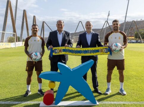 CaixaBank renueva como patrocinador oficial y socio financiero de la Unión Deportiva Las Palmas