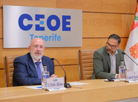 Canarias tropieza con sus viejos fantasmas: productividad, talento y burocracia