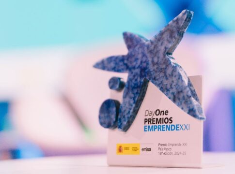 CaixaBank y Enisa lanzan la 19.ª edición de los Premios EmprendeXXI con nuevas categorías y reconocimientos