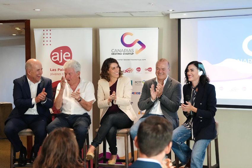 Relevo en los jóvenes empresarios: María Delgado, nueva presidenta de AJE Canarias, y Yasmina Newport, de AJE Las Palmas