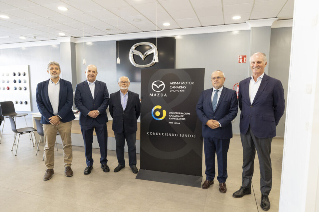 La Confederación Canaria de Empresarios y el Grupo ARI firman un convenio para impulsar la innovación y la sostenibilidad empresarial
