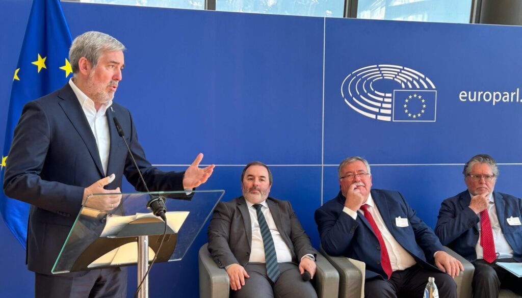 Clavijo espera que Von der Leyen rectifique tras el respaldo del Parlamento Europeo a las regiones