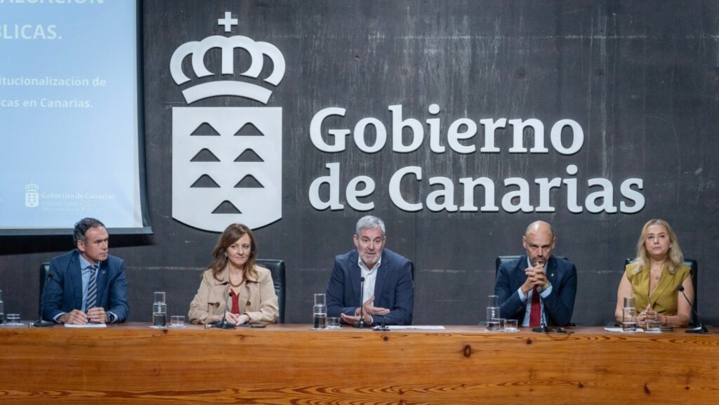 Clavijo defiende el avance “hacia una administración más eficaz, transparente y orientada a resultados”