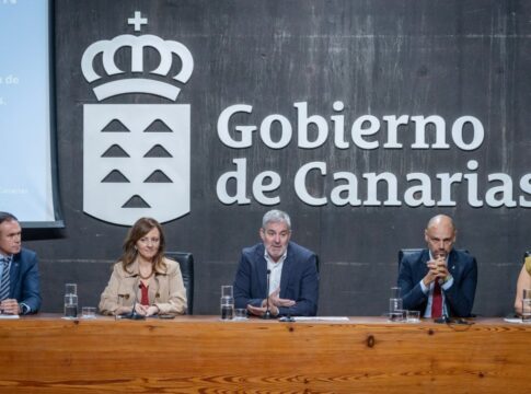Clavijo defiende el avance “hacia una administración más eficaz, transparente y orientada a resultados”